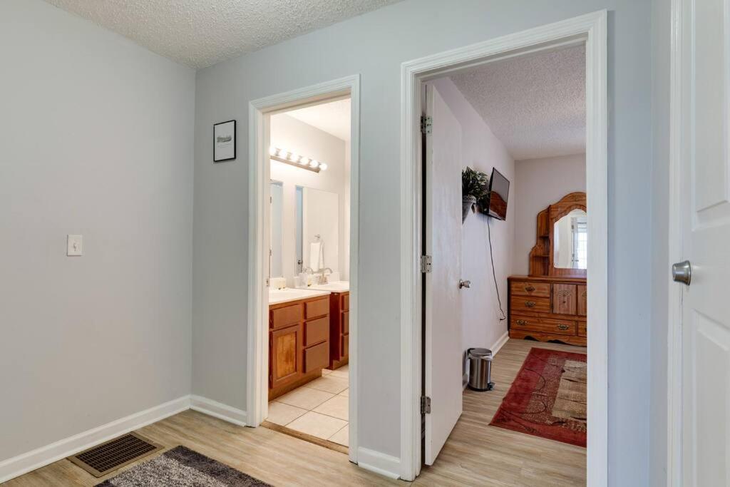 Lovely 2 Bdr Condo With Balcony 2M To Broadway Nashville Buitenkant foto